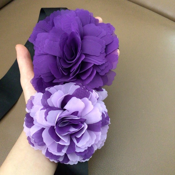 White House Black Market Accessories - NWT 2 🌸🌸Flowers Belt
